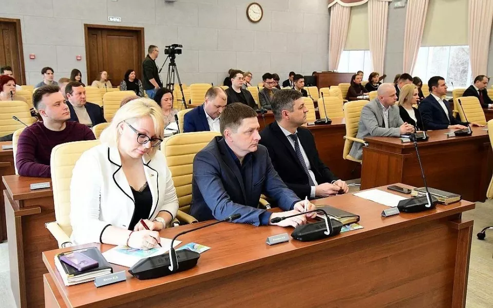 Барнаульские депутаты стали волонтерами голосования за благоустройство территорий