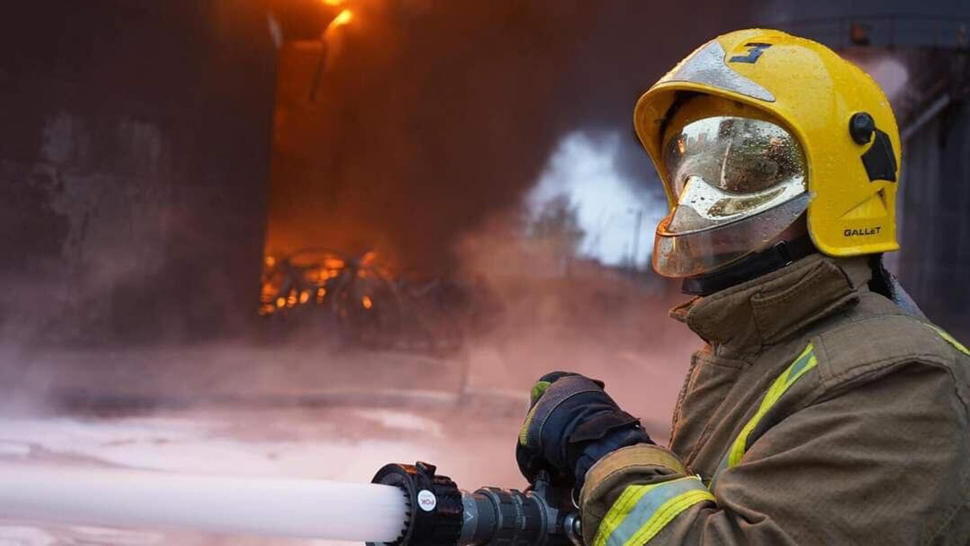 Мощный пожар в Одессе попал на видео